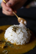 画像をギャラリービューアに読み込む, 奄美大島の宇検村で育ったたんかんを秘伝のオリジナルスパイスで煮込んだ『たんかんチキンカレー!』【断然お得な20個セット♪】『絶品』白のシリーズ!