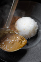 画像をギャラリービューアに読み込む, 奄美大島の宇検村で育ったたんかんを秘伝のオリジナルスパイスで煮込んだ『たんかんチキンカレー!』【断然お得な20個セット♪】『絶品』白のシリーズ!