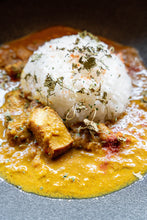 画像をギャラリービューアに読み込む, 奄美大島の宇検村で育ったたんかんを秘伝のオリジナルスパイスで煮込んだ『たんかんチキンカレー!』【断然お得な20個セット♪】『絶品』白のシリーズ!